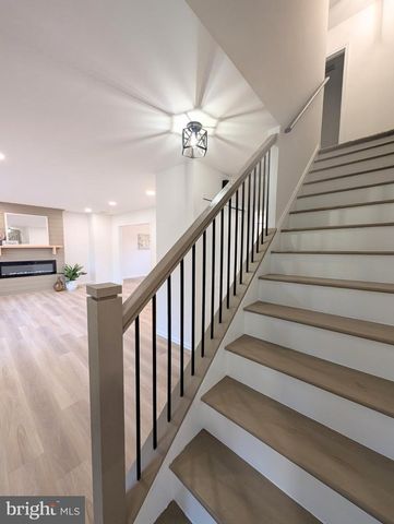 13 BROOK LN, Chalfont, PA 18914