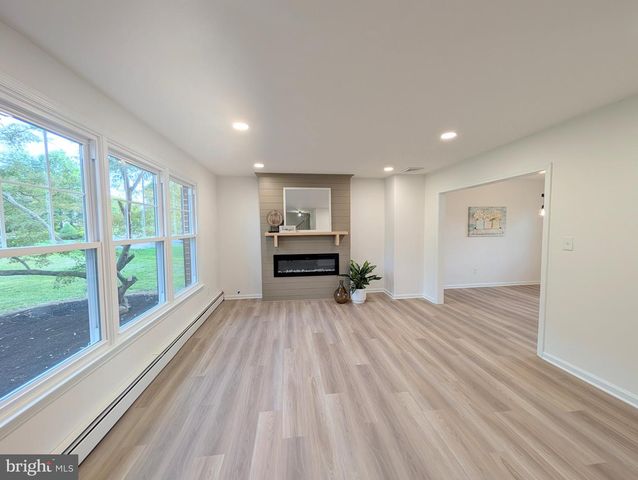 13 BROOK LN, Chalfont, PA 18914