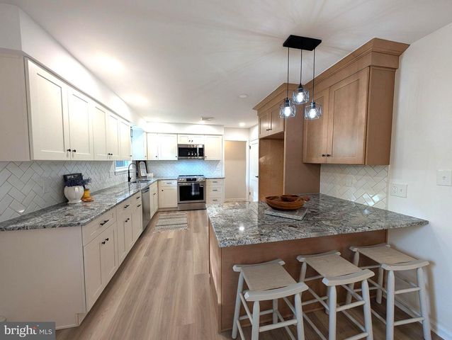 13 BROOK LN, Chalfont, PA 18914