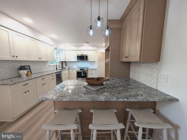 13 BROOK LN, Chalfont, PA 18914