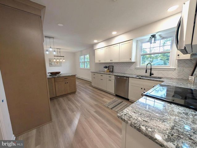 13 BROOK LN, Chalfont, PA 18914