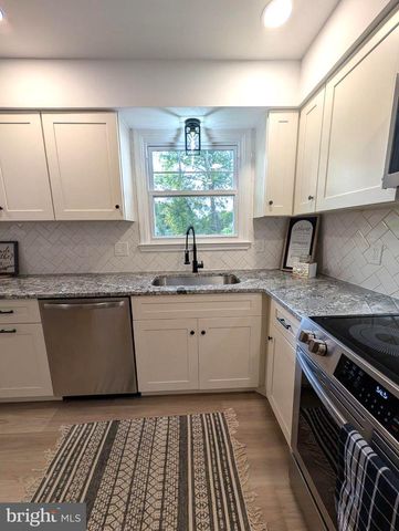 13 BROOK LN, Chalfont, PA 18914