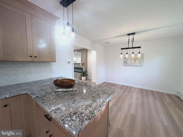 13 BROOK LN, Chalfont, PA 18914