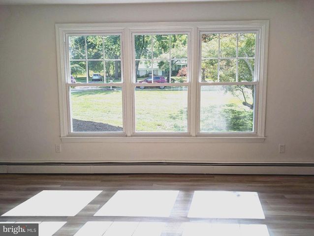 13 BROOK LN, Chalfont, PA 18914