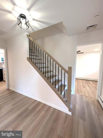 13 BROOK LN, Chalfont, PA 18914