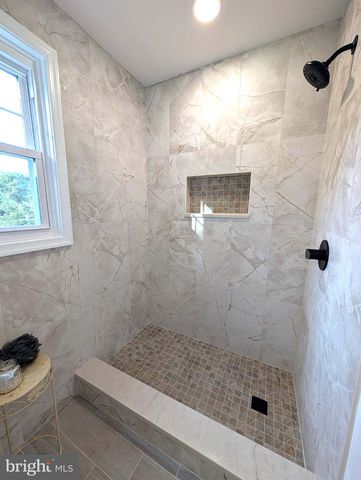 13 BROOK LN, Chalfont, PA 18914