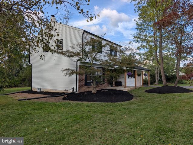 13 BROOK LN, Chalfont, PA 18914