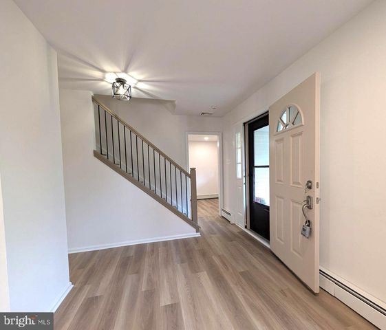 13 BROOK LN, Chalfont, PA 18914