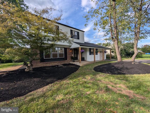 13 BROOK LN, Chalfont, PA 18914