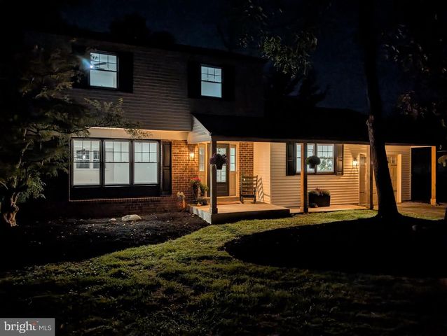 13 BROOK LN, Chalfont, PA 18914