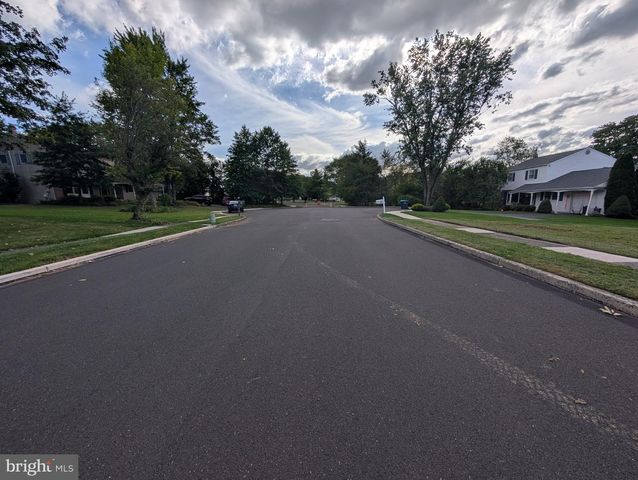 13 BROOK LN, Chalfont, PA 18914