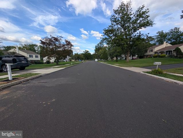 13 BROOK LN, Chalfont, PA 18914