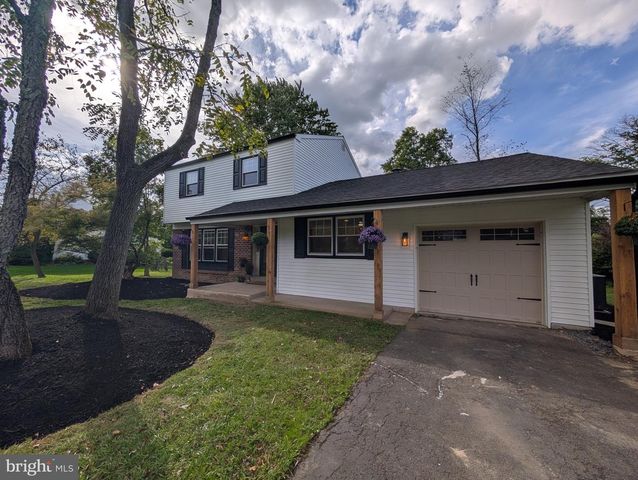13 BROOK LN, Chalfont, PA 18914