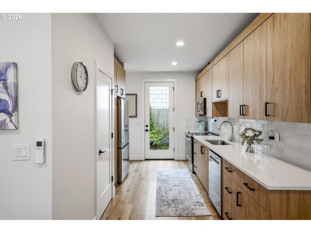 6185 N CAMPBELL Ave, Portland, OR 97217