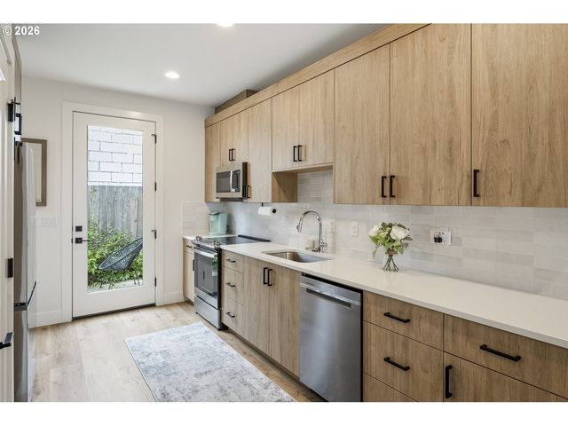 6185 N CAMPBELL Ave, Portland, OR 97217