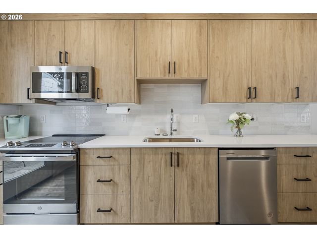 6185 N CAMPBELL Ave, Portland, OR 97217