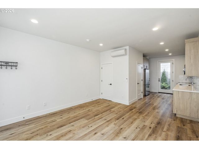6185 N CAMPBELL Ave, Portland, OR 97217