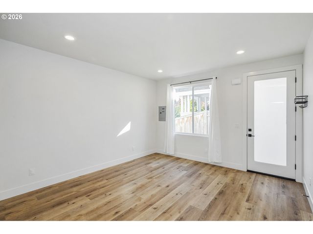 6185 N CAMPBELL Ave, Portland, OR 97217