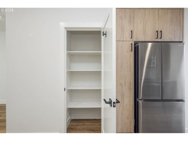 6185 N CAMPBELL Ave, Portland, OR 97217