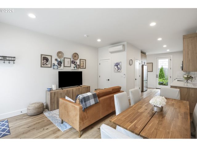 6185 N CAMPBELL Ave, Portland, OR 97217