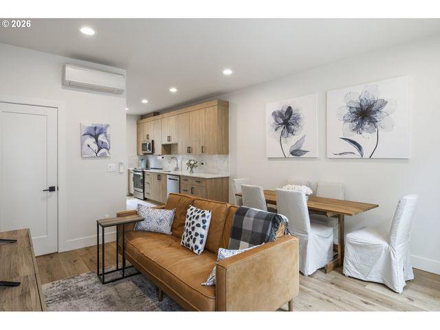 6185 N CAMPBELL Ave, Portland, OR 97217