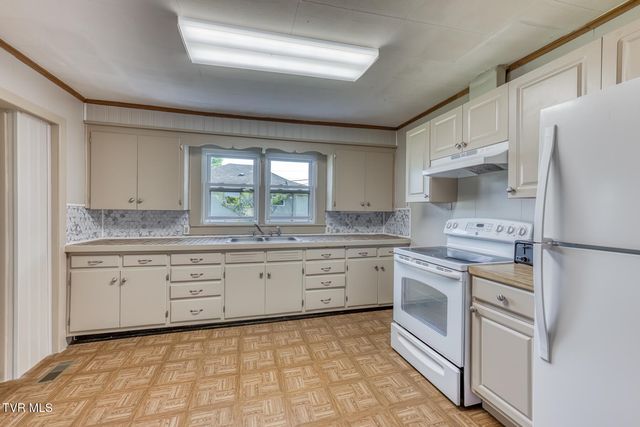 945 North Elm Avenue, Erwin, TN 37650