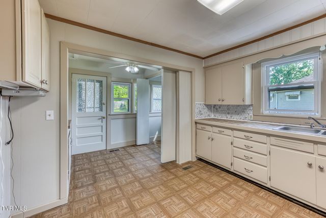945 North Elm Avenue, Erwin, TN 37650