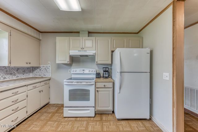 945 North Elm Avenue, Erwin, TN 37650