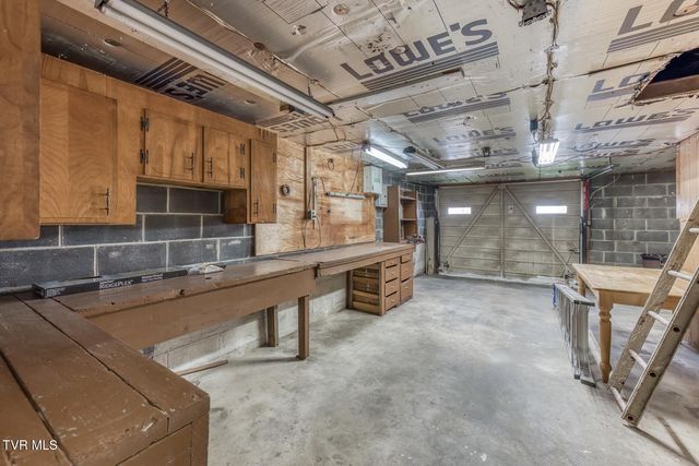 945 North Elm Avenue, Erwin, TN 37650