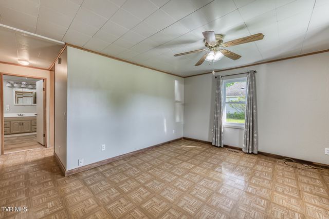 945 North Elm Avenue, Erwin, TN 37650