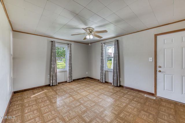 945 North Elm Avenue, Erwin, TN 37650