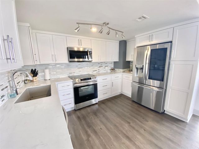 2016 Main Street 1702, Houston, TX 77002