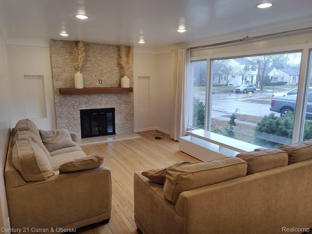 1910 McMillan Street, Dearborn, MI 48128