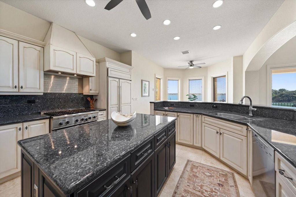 Image 14 of property listing at 903 HARBOR DRIVE, Belleair Beach, FL 33786