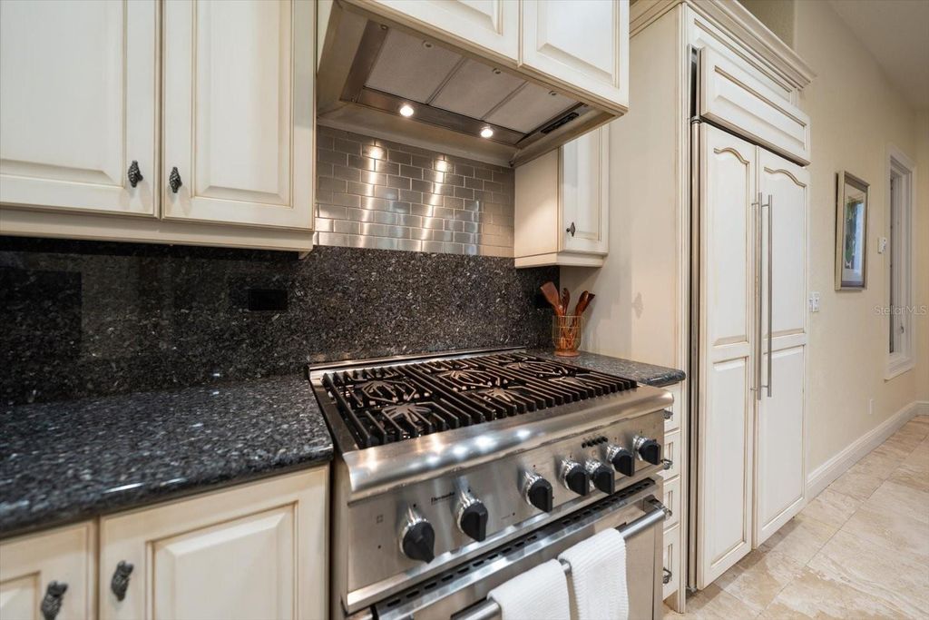 Image 16 of property listing at 903 HARBOR DRIVE, Belleair Beach, FL 33786