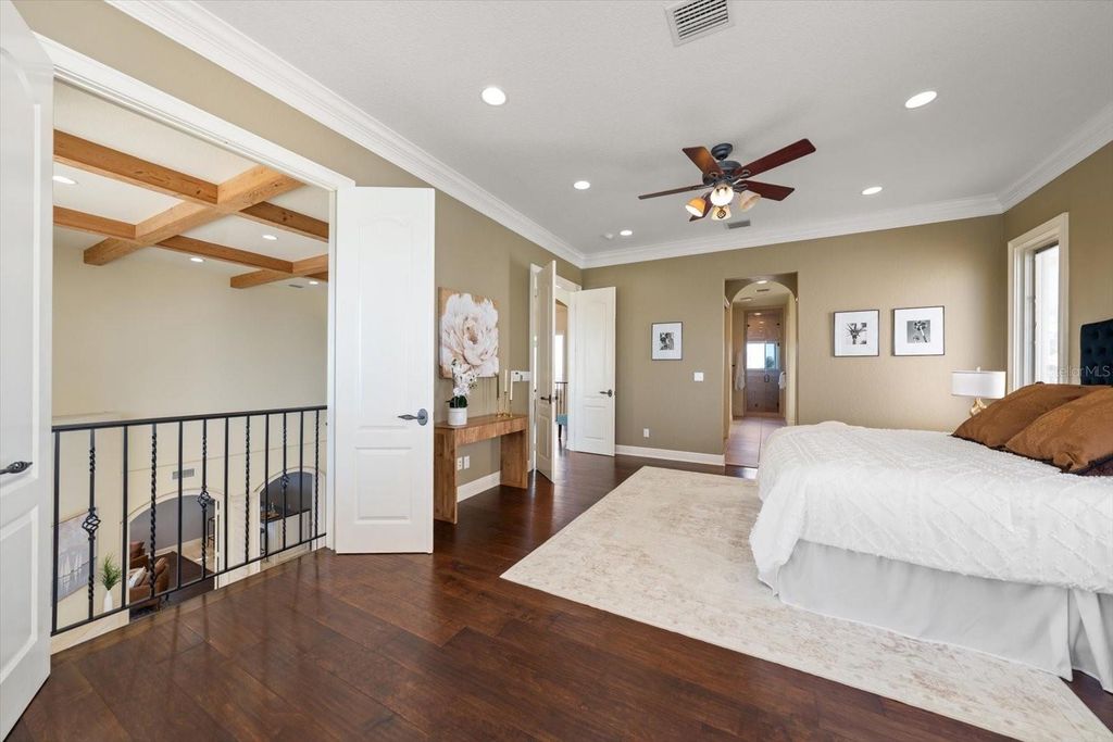 Image 32 of property listing at 903 HARBOR DRIVE, Belleair Beach, FL 33786