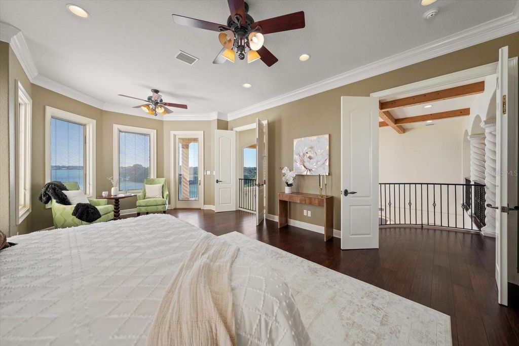 Image 33 of property listing at 903 HARBOR DRIVE, Belleair Beach, FL 33786