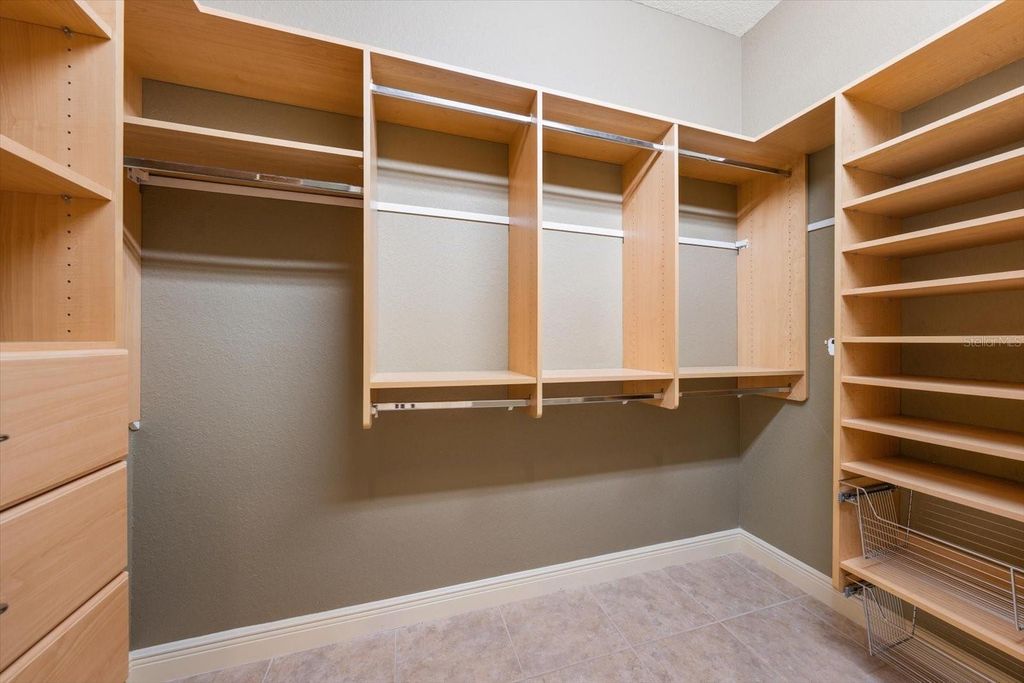 Image 36 of property listing at 903 HARBOR DRIVE, Belleair Beach, FL 33786