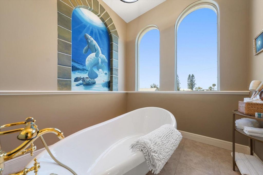 Image 39 of property listing at 903 HARBOR DRIVE, Belleair Beach, FL 33786