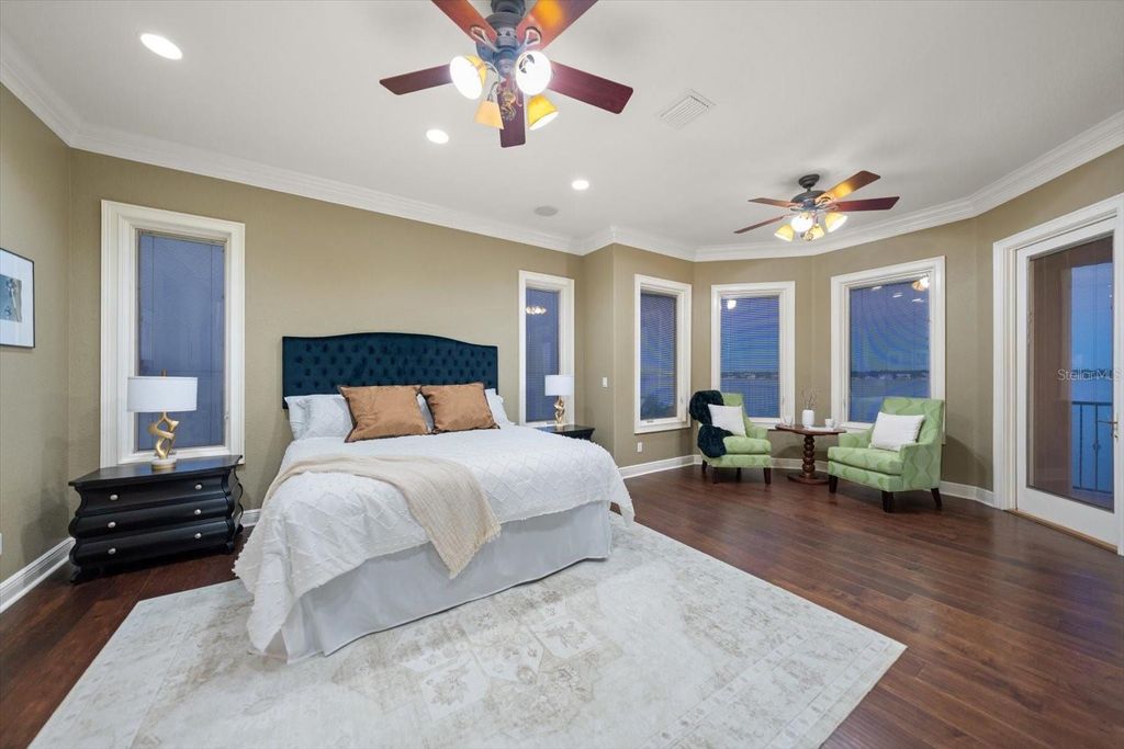 Image 54 of property listing at 903 HARBOR DRIVE, Belleair Beach, FL 33786