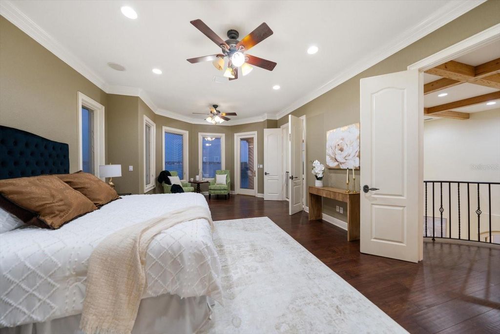 Image 61 of property listing at 903 HARBOR DRIVE, Belleair Beach, FL 33786