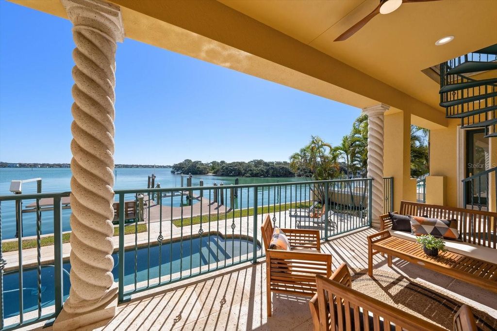 Image 66 of property listing at 903 HARBOR DRIVE, Belleair Beach, FL 33786