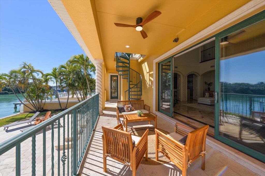 Image 68 of property listing at 903 HARBOR DRIVE, Belleair Beach, FL 33786