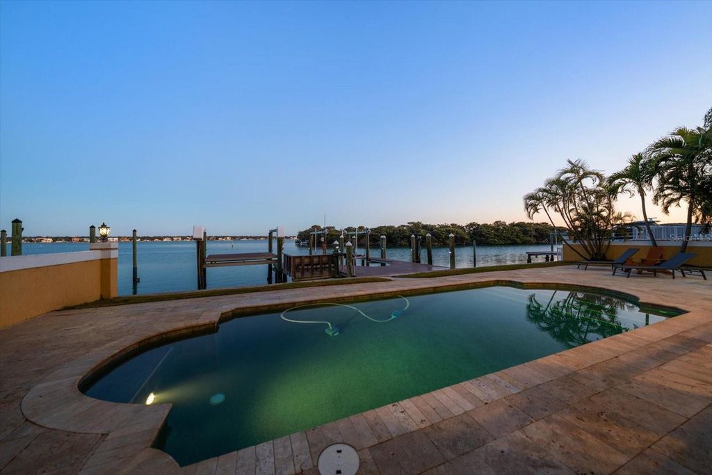 Image 72 of property listing at 903 HARBOR DRIVE, Belleair Beach, FL 33786