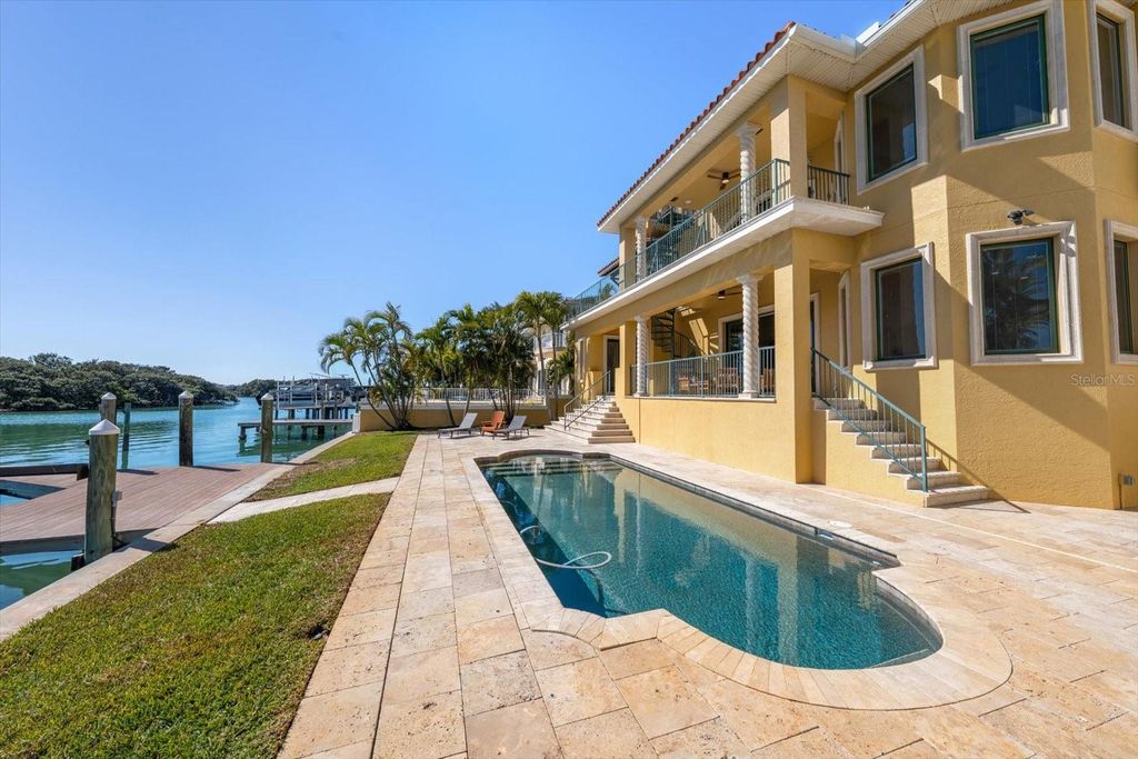 Image 74 of property listing at 903 HARBOR DRIVE, Belleair Beach, FL 33786