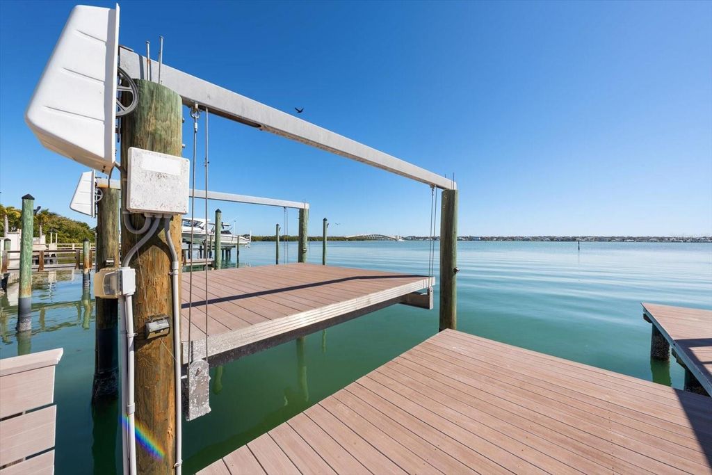 Image 75 of property listing at 903 HARBOR DRIVE, Belleair Beach, FL 33786