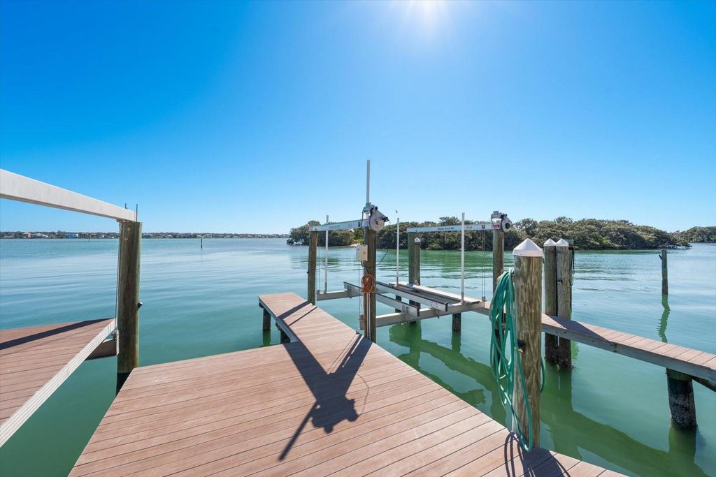 Image 78 of property listing at 903 HARBOR DRIVE, Belleair Beach, FL 33786