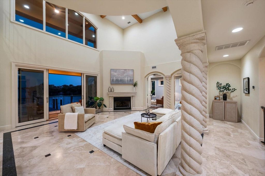 Image 9 of property listing at 903 HARBOR DRIVE, Belleair Beach, FL 33786