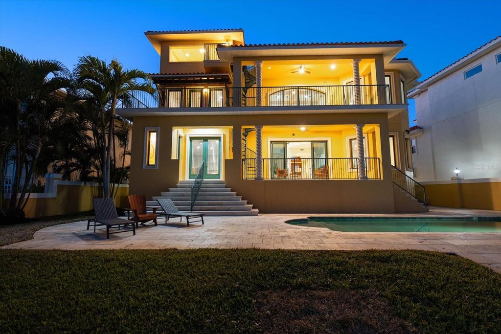 Image 92 of property listing at 903 HARBOR DRIVE, Belleair Beach, FL 33786