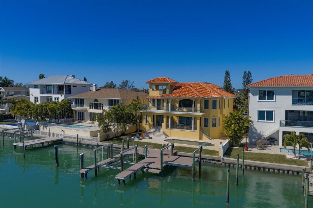 Image 95 of property listing at 903 HARBOR DRIVE, Belleair Beach, FL 33786